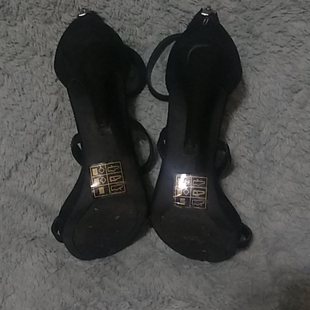 Shoes - Picture 4 of 8